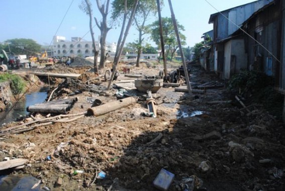 AMC Bizarre: Govt contractors exploit AMC head honchos with back door deals AMC Bizarre: Govt contractors exploit AMC head honchos with back door deals